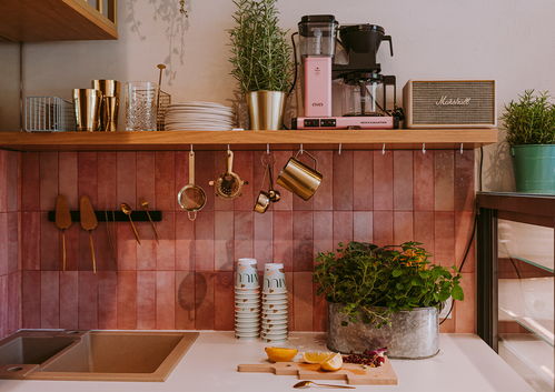 平面設(shè)計在精品糕點店品牌形象中的戰(zhàn)略應(yīng)用——以Muus為例